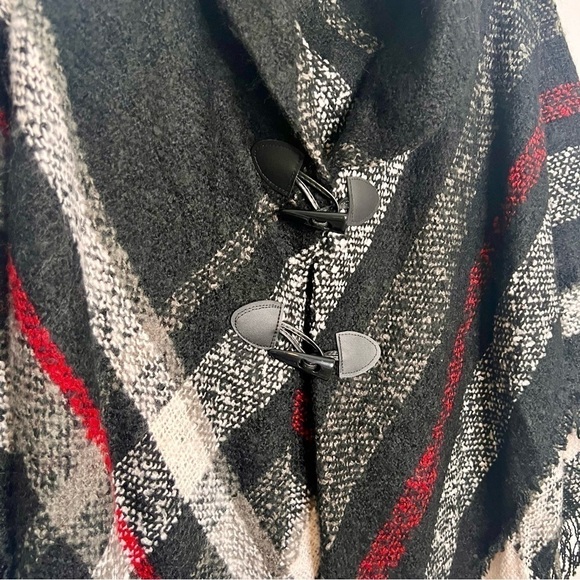 Plaid Fringed 2-Button Batwing Cape Poncho Cardigan. One Size. - Picture 6 of 11